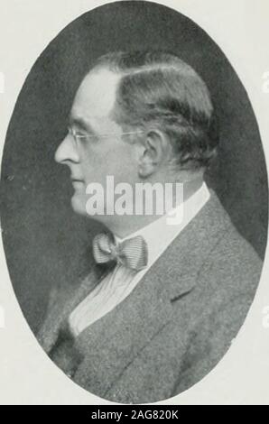 . Les Londoniens, les notables d'un illustré qui est qui des professionnels et hommes d'affaires. SIR HOWARD GEORGE FRANK, Br., K.C.B., F.S.L, F. Z.S.Associé principal, Knight, Frank et Rutley et andLee ICstatc Walton, Agents de Londres, Edimbourg.. Glasgow et.shford. Directeur, Livett. Frank et fils, Ltd. ; NorwichUnion, Société d'assurance-incendie et Dowells Ltd., SirHoward est président de l'immersion et LiquidationCommission, et directeur général de terres. La guerre Ofticeand Ministère de l'air, membre du Conseil Royal, la société réussissent particulièrement bien dans la vente, et a été membre de l'RoaI. UniversitiesCommission Ancien président de l'Es Banque D'Images