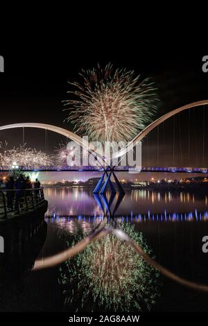 Infinity Bridge, 5 novembre, feux d'artifice Stockton-on-Tees, Teesside, comté de Durham,Angleterre, Royaume-Uni Banque D'Images