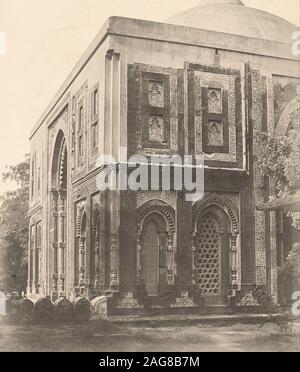 Felice Beato (1832 - 1909) - sanctuaires. Alai Darwaza en grès et à la passerelle Quwwat-ul-Islam, mosquée Kootub Banque D'Images