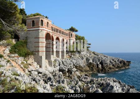 Belle Epoque Belvedere, pergola ou folie de Villa Cypris (1904), Baie de Roquebrune, Cap Martin Roquebrune-Cap-Martin Côte d'Azur France Banque D'Images