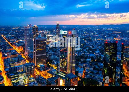 Toits de Francfort am Main dans la soirée, Allemagne Banque D'Images