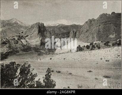 . Le pèlerin des visites de la côte du Pacifique : y compris le parc de Yellowstone, Mesa Verde Park, Grand Canyon, en Californie, en Alaska, Canadian Rockies et Colorado : été 1916. Le mont Robson dans le parc de Jasper les gens qui s'attendaient à un service de première classe - et ont ainsi invari-bien heureux de leurs clients que leur entreprise a portée a 1.000 une échelle qui les rend plus TouristCompany Amériques. Raymond & Whitcomb Co. avec leur acknowledgedsupremacy dans le domaine touristique de l'ouest, ont fait remarkablylow les tarifs pour les membres du pèlerin Tours, pour une première classtrip sous gestion responsable. Raymond & Whitc Banque D'Images