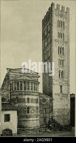 . Une histoire de l'architecture en Italie de l'époque de Constantin à l'aube de la renaissance. bres étaient originaux nally sculpté et doré,mais qui a été renouvelée au cours des dernières fois.L'église ancienne hadno transept, mais le si-militude d'un transepthas été créé par la méthode dedépose du firstcolumns trois dans chaque ligne à l'Est ou de l'entranceend de l'église, et la conversion de la partie de l'espace extra-allées à l'ouest de ces colonnes dans des chapelles. Il n'y a rien dans ce simple andprimitive ce qui montre l'intérieur d'aucune façon l'influence de l'architecture de Lom-bard qui a prévalu Banque D'Images