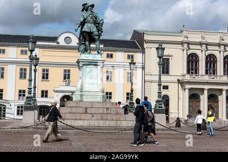 Statue du Roi Gustav Adolf dans la place Gustav Adolf (Gustav Adolfs Torg) en face de l'hôtel de ville dans le centre-ville de Göteborg en Suède. Gust Banque D'Images