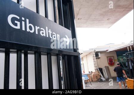 Royaume-Uni, Gibraltar : au milieu de la frontière, entre l'Espagne et le Royaume-Uni. Banque D'Images