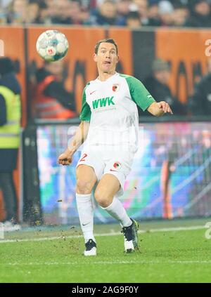 Football Augsburg-Düsseldorf , Augsburg, Dec 17, 2019. Stephan LICHTSTEINER, FCA 2 FC AUGSBURG - FORTUNA DÜSSELDORF 3-0 - DFL RÈGLEMENT INTERDIT TOUTE UTILISATION DES PHOTOGRAPHIES comme des séquences d'images et/ou quasi-vidéo - 1.ligue de soccer allemand , Augsburg, 17 décembre 2019. Saison 2019/2020, journée 16, © Peter Schatz / Alamy Live News Banque D'Images