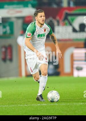 Football Augsburg-Düsseldorf , Augsburg, Dec 17, 2019. Jeffrey GOUWELEEUW, FCA 6 FC AUGSBURG - FORTUNA DÜSSELDORF 3-0 - DFL RÈGLEMENT INTERDIT TOUTE UTILISATION DES PHOTOGRAPHIES comme des séquences d'images et/ou quasi-vidéo - 1.ligue de soccer allemand , Augsburg, 17 décembre 2019. Saison 2019/2020, journée 16, © Peter Schatz / Alamy Live News Banque D'Images