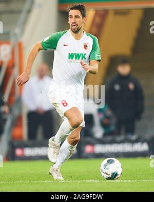 Football Augsburg-Düsseldorf , Augsburg, Dec 17, 2019. Rani KHEDIRA, CAF 8 FC AUGSBURG - FORTUNA DÜSSELDORF 3-0 - DFL RÈGLEMENT INTERDIT TOUTE UTILISATION DES PHOTOGRAPHIES comme des séquences d'images et/ou quasi-vidéo - 1.ligue de soccer allemand , Augsburg, 17 décembre 2019. Saison 2019/2020, journée 16, © Peter Schatz / Alamy Live News Banque D'Images