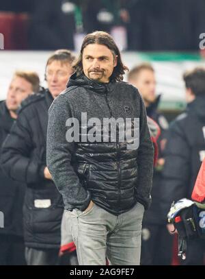 Football Augsburg-Düsseldorf , Augsburg, Dec 17, 2019. Lutz Pfannenstiel, Vorstand Sport, directeur des sports, FC AUGSBURG - FORTUNA DÜSSELDORF 3-0 - DFL RÈGLEMENT INTERDIT TOUTE UTILISATION DES PHOTOGRAPHIES comme des séquences d'images et/ou quasi-vidéo - 1.ligue de soccer allemand , Augsburg, 17 décembre 2019. Saison 2019/2020, journée 16, © Peter Schatz / Alamy Live News Banque D'Images