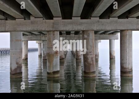 Sous-structure, Copano Bay Bridge, Aransas Fulton County, Texas. Banque D'Images