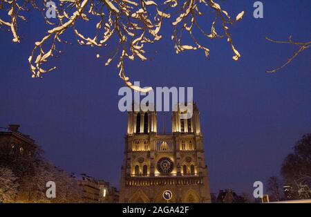 PARIS SOUS LA NEIGE, FRANCE Banque D'Images