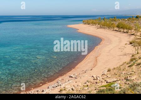 Le lac Issyk-kul, Kirghizistan, vide de sable sur la rive sud du lac Banque D'Images