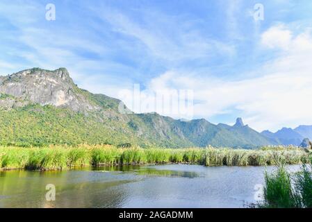 Paysage de Khao Sam Roi Yot National Park en Thaïlande Banque D'Images