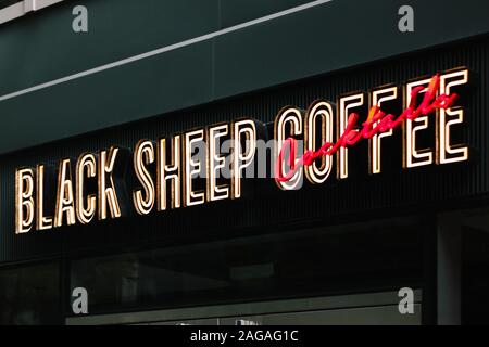 Londres, Royaume-Uni - Nov 04, 2019 : une belle vue d'un petit signe devant un café à la mode à Londres Banque D'Images