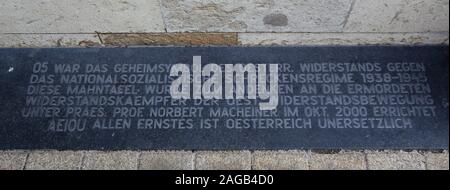 Le signe de la Résistance autrichienne lancée en réponse à la montée du fascisme dans toute l'Europe et, plus spécifiquement, à l'Anschluss en 1938 et résultant de l'occupation de l'Autriche par l'Allemagne. On estime que 100 000 personnes ont participé à cette résistance avec des milliers emprisonnés ultérieurement ou exécutés pour leurs activités anti-nazies. En plus d'efforts de la résistance armée, 'Silent a aidé des héros Juifs, hommes, femmes et enfants se soustraire à la persécution par les autorités nazies Banque D'Images