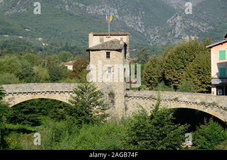 Vieux pont à péage (c13e) sur la rivière Bévéra Sospel Alpes-Maritimes France Banque D'Images