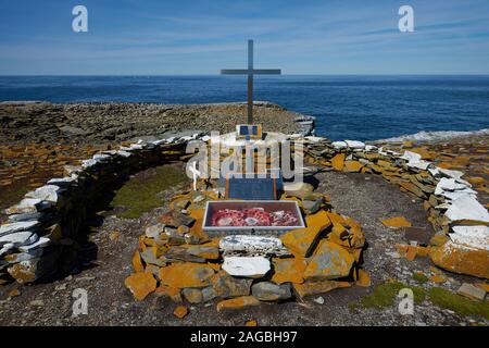 Mémorial à HMS Sheffield, un destroyer de type 42, qui a coulé au large de la côte de l'Île Sealion au cours de la guerre des Malouines en 1982. Banque D'Images