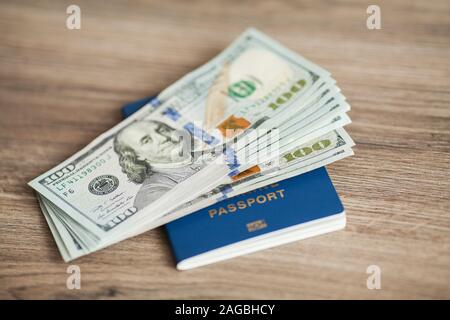 Passeport ukrainien. Partir en vacances. Travailler à l'étranger Banque D'Images