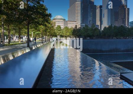 La réflexion extérieure sud WTC Banque D'Images