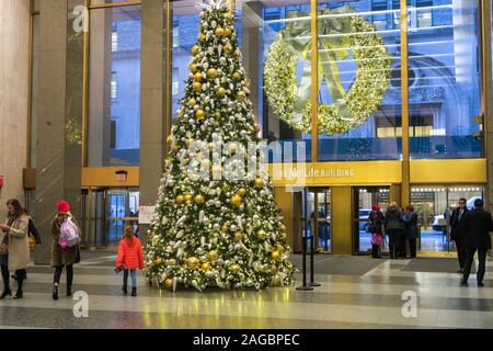 Arbre de Noël, hall de MetLife Building, fêtes, NYC Banque D'Images