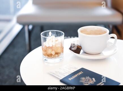 Café dans l'aéroport. Banque D'Images