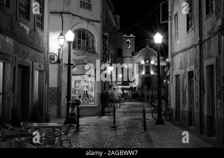 Scène de rue la nuit à Aveiro Portugal Banque D'Images