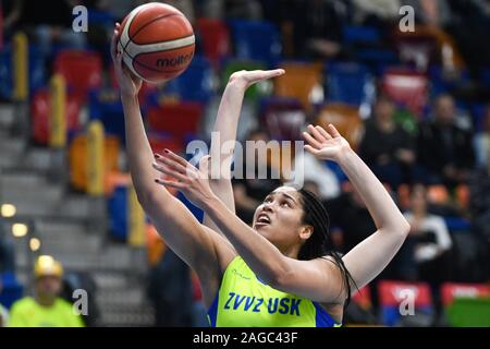 Brionna Jones de l'USK en action lors de la Ligue européenne féminine de basket-ball 8e tour groupe correspondent à l'USK Praha vs TTT Riga à Prague, République tchèque, le 18 décembre 2019. (Photo/CTK Michal Kamaryt) Banque D'Images