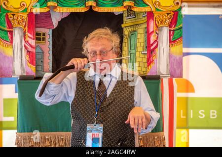 Le professeur Horn's Punch & Judy spectacle au National Folk Festival 2019, Salisbury, Maryland, USA. Banque D'Images