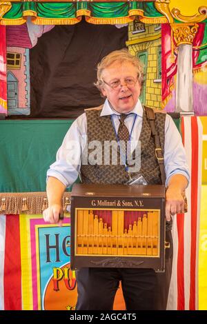 Le professeur Horn's Punch & Judy spectacle au National Folk Festival 2019, Salisbury, Maryland, USA. Banque D'Images