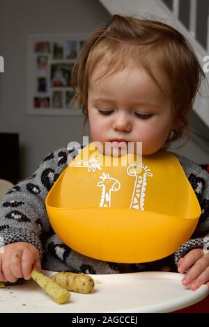 Girl eating premier Foods UK Banque D'Images