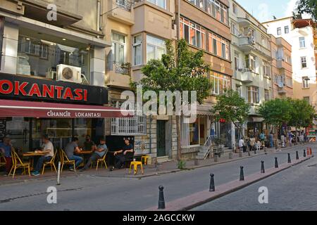 Istanbul, Turquie - 10 septembre 2019. Une rue dans le quartier de Cihangir de Beyoglu, Istanbul Banque D'Images