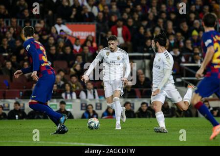 Barcelone, Espagne. Dec 18, 2019. 05 Raphael Varane de France du Real Madrid au cours de la Liga entre le FC Barcelone et le Real Madrid au Camp Nou le 18 décembre 2019 à Barcelone, Espagne. Credit : CORDON PRESS/Alamy Live News Banque D'Images