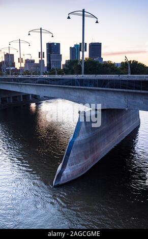 Détails de le Pont Provencher au coucher du soleil, à Winnipeg, Manitoba Banque D'Images