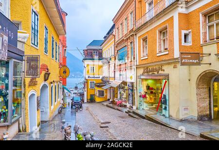 GMUNDEN, Autriche - 22 février 2019 : la pittoresque cité médiévale de l'Autriche avec des bâtiments aux façades colorées sont les notables de la vieille ville, sur Februa Banque D'Images