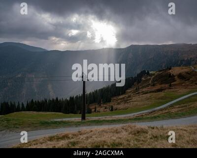 Image de télésiège inski resort sans neige hors saison, Leogang, Autriche Banque D'Images