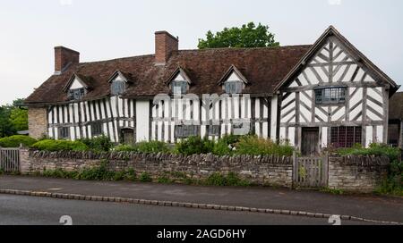 Ancienne maison historique et ferme de Mary Arden, mère de William Shakespeare, construit autour de la 15e siècle dans le village de Henley-in-Arden - UK Banque D'Images