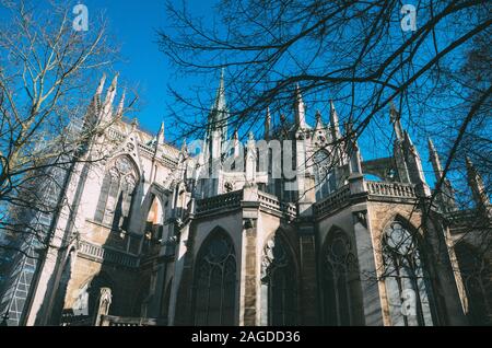 Photo d'une cathédrale chrétienne historique à Bordeaux, en France Banque D'Images