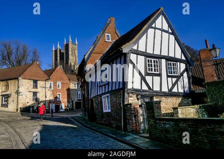 Tudor house et Cathédrale de Lincoln, Lincoln, Lincolnshire, Angleterre, RU Banque D'Images