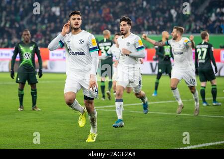 Wolfsburg, Allemagne. Dec 18, 2019. Soccer : Bundesliga, le VfL Wolfsburg - FC Schalke 04, 16e journée à la Volkswagen Arena. Schalkes Ozan Kabak (avant) en action. Credit : Swen Pförtner/DPA - NOTE IMPORTANTE : en conformité avec les exigences de la DFL Deutsche Fußball Liga ou la DFB Deutscher Fußball-Bund, il est interdit d'utiliser ou avoir utilisé des photographies prises dans le stade et/ou la correspondance dans la séquence sous forme d'images et/ou vidéo-comme des séquences de photos./dpa/Alamy Live News Banque D'Images