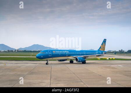 Hanoi, Vietnam - Novembre 04. 2019 : Vietnam Airlines Airbus A321-200 avec l'aéronef numéro d'enregistrement VN-A323 à Hanoi Nội Bài International Air Banque D'Images