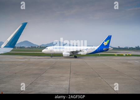 Hanoi, Vietnam - Novembre 04. 2019 : Lao Airlines Airbus A320-200 avec l'aéronef numéro d'enregistrement RDPL à Hanoi Nội Bài-34199 Airp International Banque D'Images