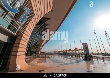 Vue extérieure du tout nouveau Terminal 1 à l'Aéroport International du Roi Abdul Aziz (JED) à Jeddah, Arabie Saoudite Banque D'Images