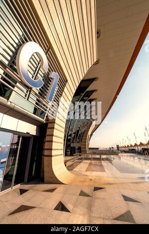 Vue extérieure du tout nouveau Terminal 1 à l'Aéroport International du Roi Abdul Aziz (JED) à Jeddah, Arabie Saoudite Banque D'Images