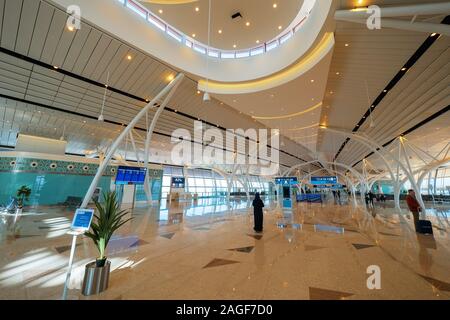 Vue de l'intérieur du tout nouveau Terminal 1 de l'Aéroport International du Roi Abdul Aziz (JED) à Jeddah, Arabie saoudite, pendant l'exécution d'un test en 2019 Banque D'Images