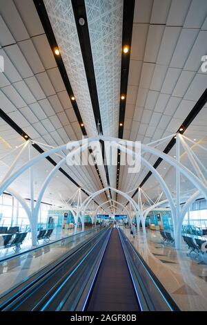 Vue de l'intérieur du tout nouveau Terminal 1 de l'Aéroport International du Roi Abdul Aziz (JED) à Jeddah, Arabie saoudite, pendant l'exécution d'un test en 2019 Banque D'Images