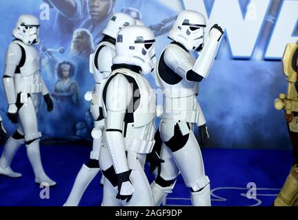 La photo doit être crédité ©Presse Alpha 079965 18/12/2019 les gardes impériaux à la guerre des étoiles la montée de Skywalker Première du film européen tenu à vue de Leicester Square à Londres. Banque D'Images