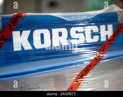 Berlin, Allemagne. 25Th Dec 2019. La KORSCH AG logo est imprimé sur l'emballage au siège de la société à Berlin Reinickendorf. Credit : Fabian Sommer/dpa/Alamy Live News Banque D'Images