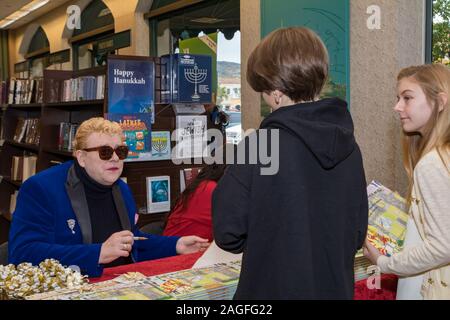 Calabasas, CALIFORNIE - 7 DÉCEMBRE 2019: "The Wondrously Magical Adventures of Penelope and Rosco" signature de réservation à Barnes and Noble. Banque D'Images