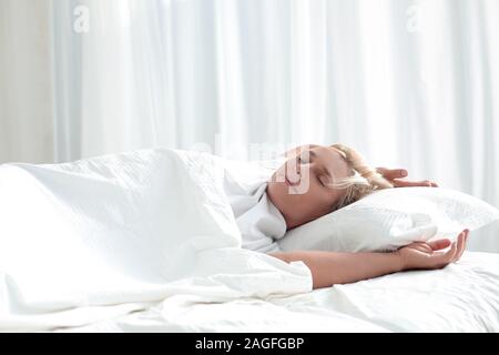 Close up. portrait d'une belle jeune femme dormir Banque D'Images