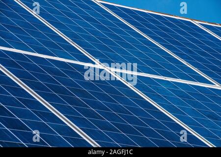 Chambre avec toit converti en panneaux solaires,ANGLETERRE,uk Banque D'Images